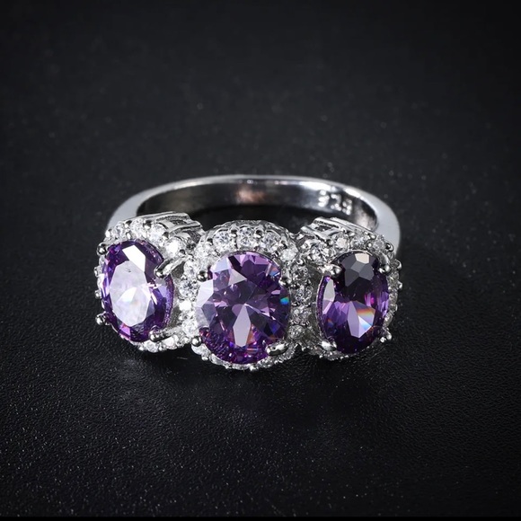 COPY - Simulated amethyst 3 stone oval ring tri stone - Picture 6 of 14